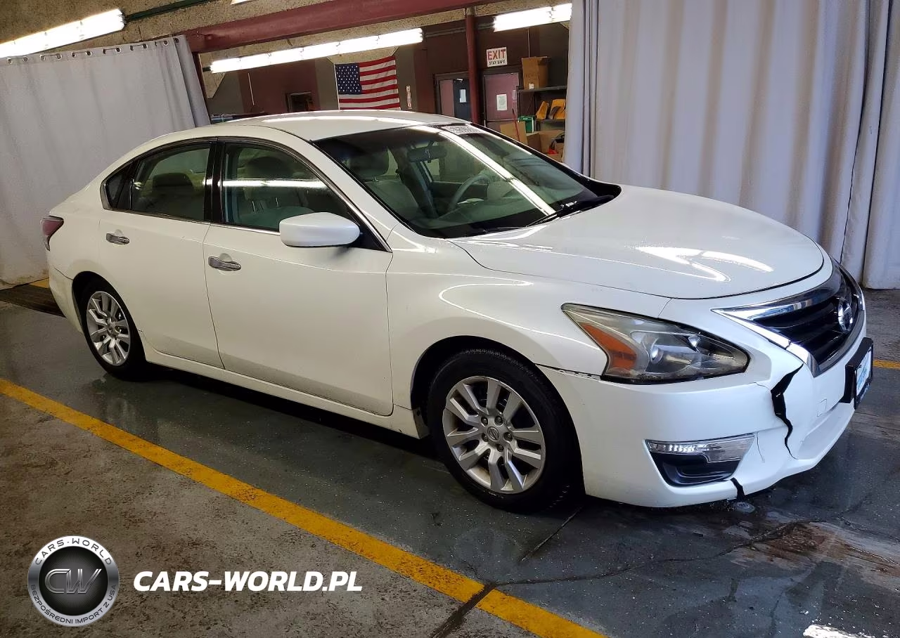 2014 Nissan Altima 2.5 S VIN:1N4AL3AP3EN371209 - 4