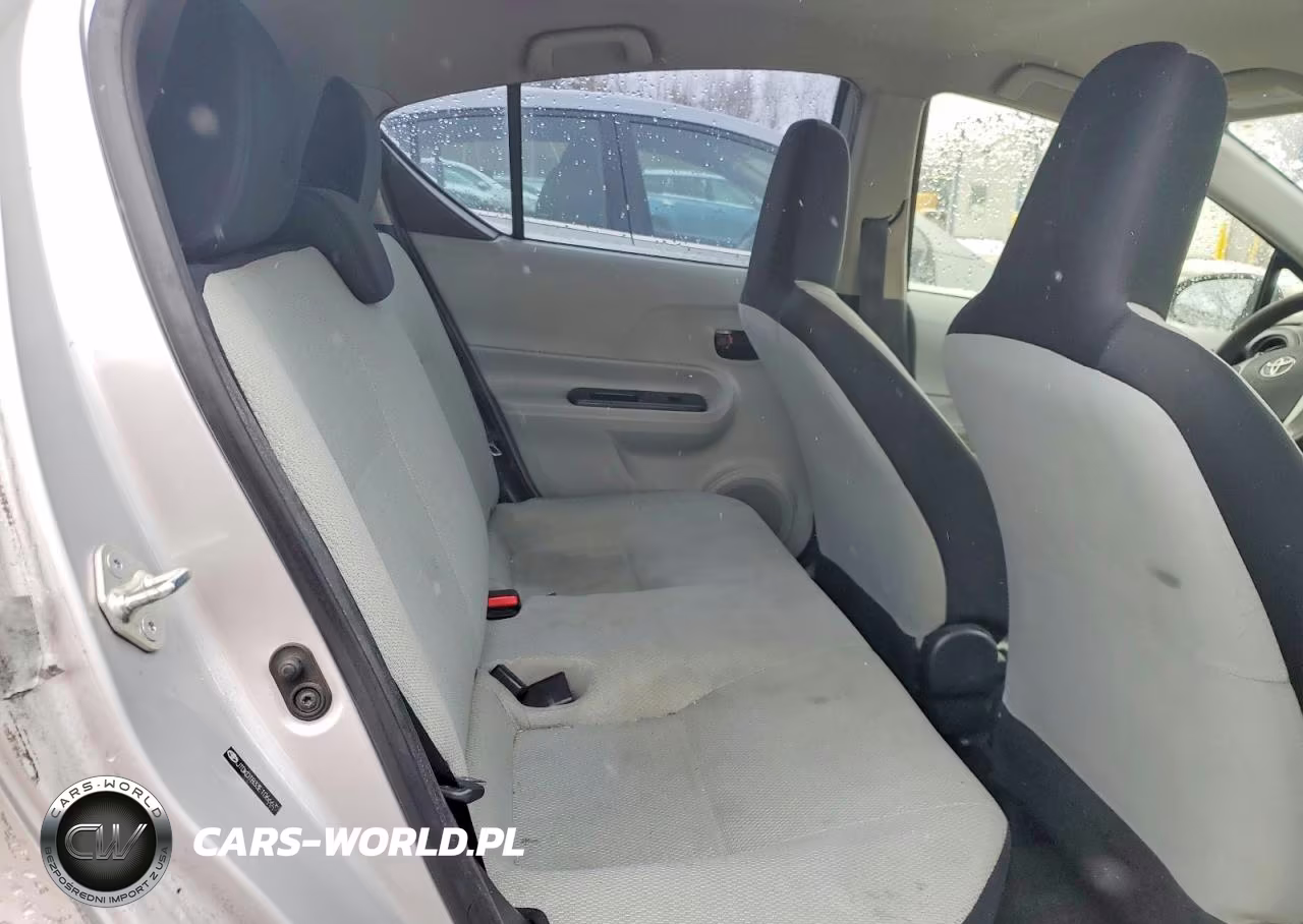 2014 Toyota Prius C VIN:JTDKDTB33E1066632 - 10