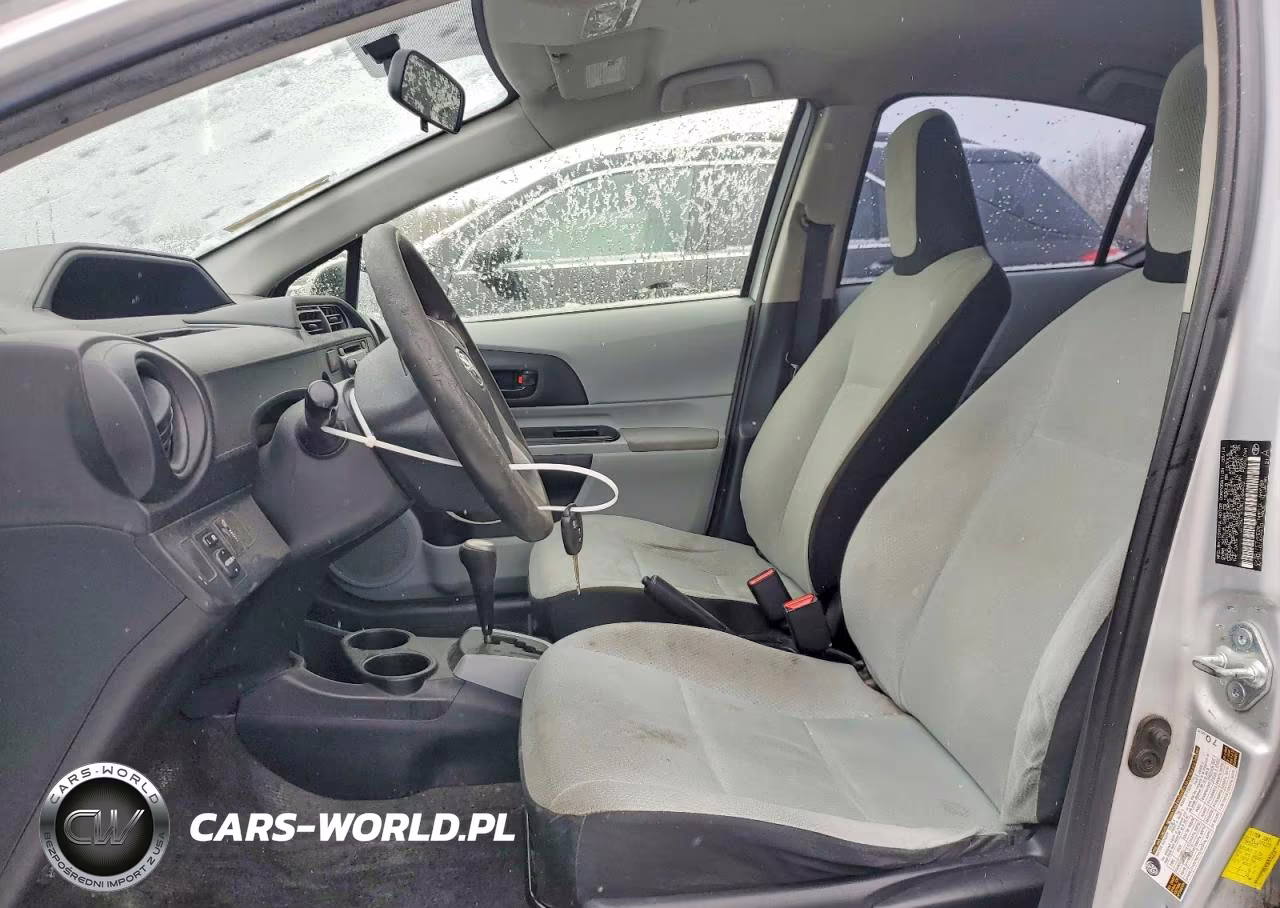2014 Toyota Prius C VIN:JTDKDTB33E1066632 - 7