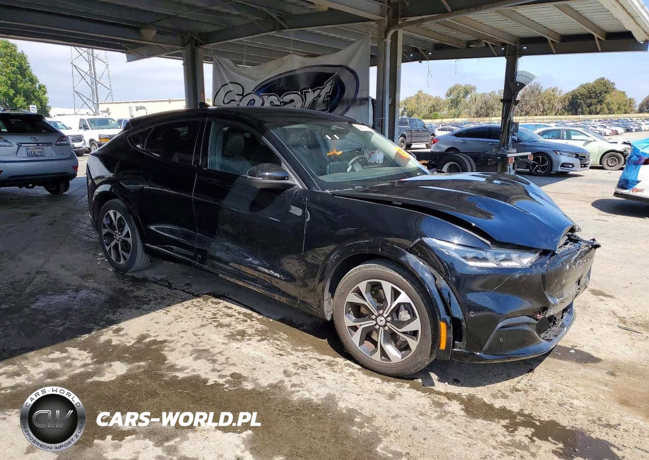 2023 Ford Mustang Mach-E Premium VIN:3FMTK3SUXPMB06239 - 4