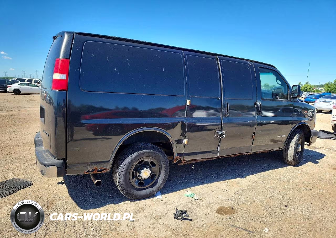 2004 Chevrolet Express G3500 VIN:1GCHG35U541132795 - 3