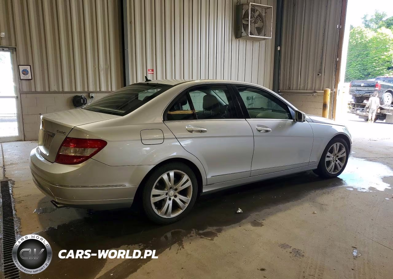 2011 Mercedes-Benz C 300 4Matic VIN:WDDGF8BB4BR136355 - 3