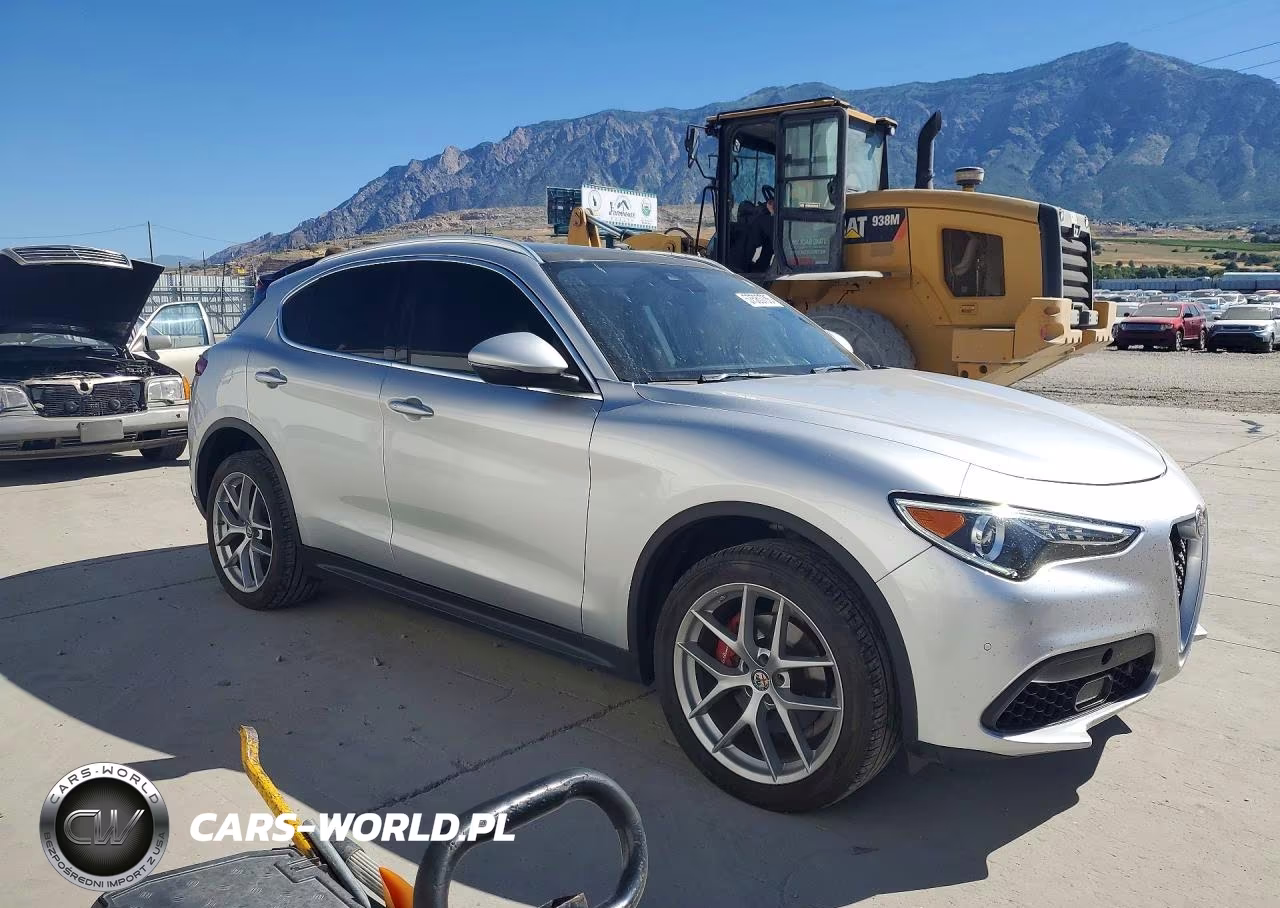 2018 Alfa Romeo Stelvio Ti VIN:ZASFAKBN1J7B97630 - 4