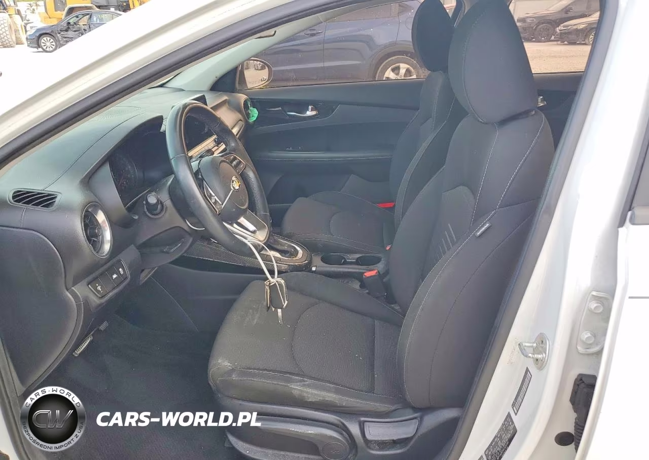2019 Kia Forte S VIN:3KPF34AD5KE026548 - 7