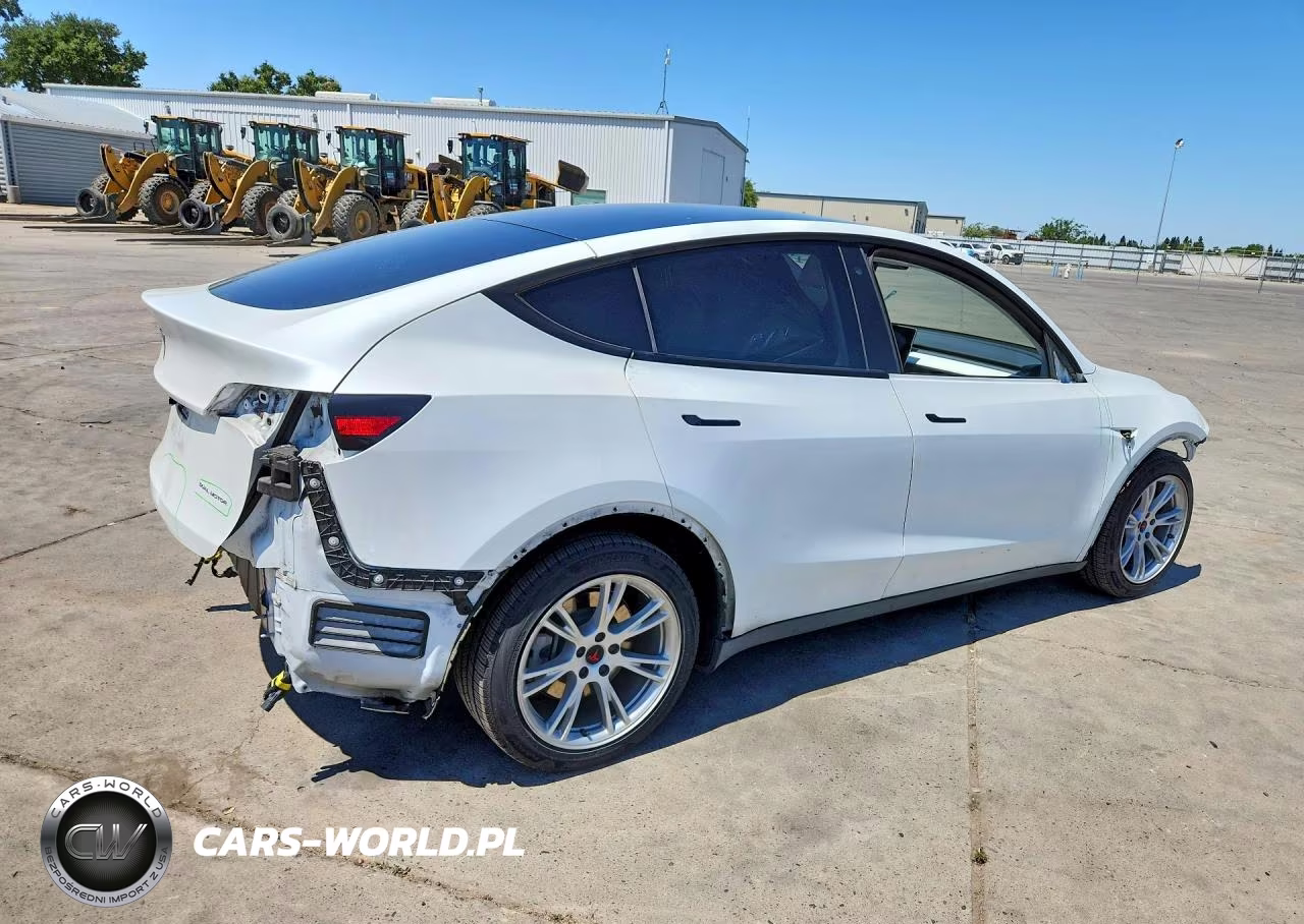 2020 Tesla Model Y VIN:5YJYGDEE6LF023749 - 3