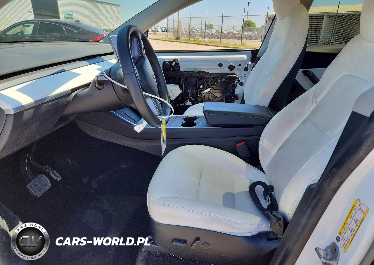 2020 Tesla Model Y VIN:5YJYGDEE6LF023749 - 7