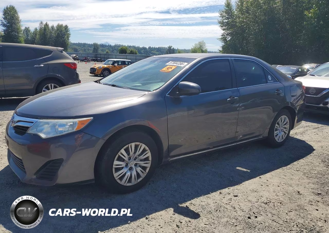 2014 Toyota Camry Le – zdjęcie 1 z 12