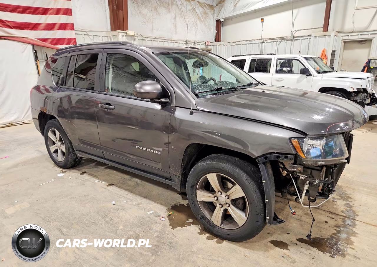 2017 Jeep Compass Latitude VIN:1C4NJDEB0HD111852 - 4