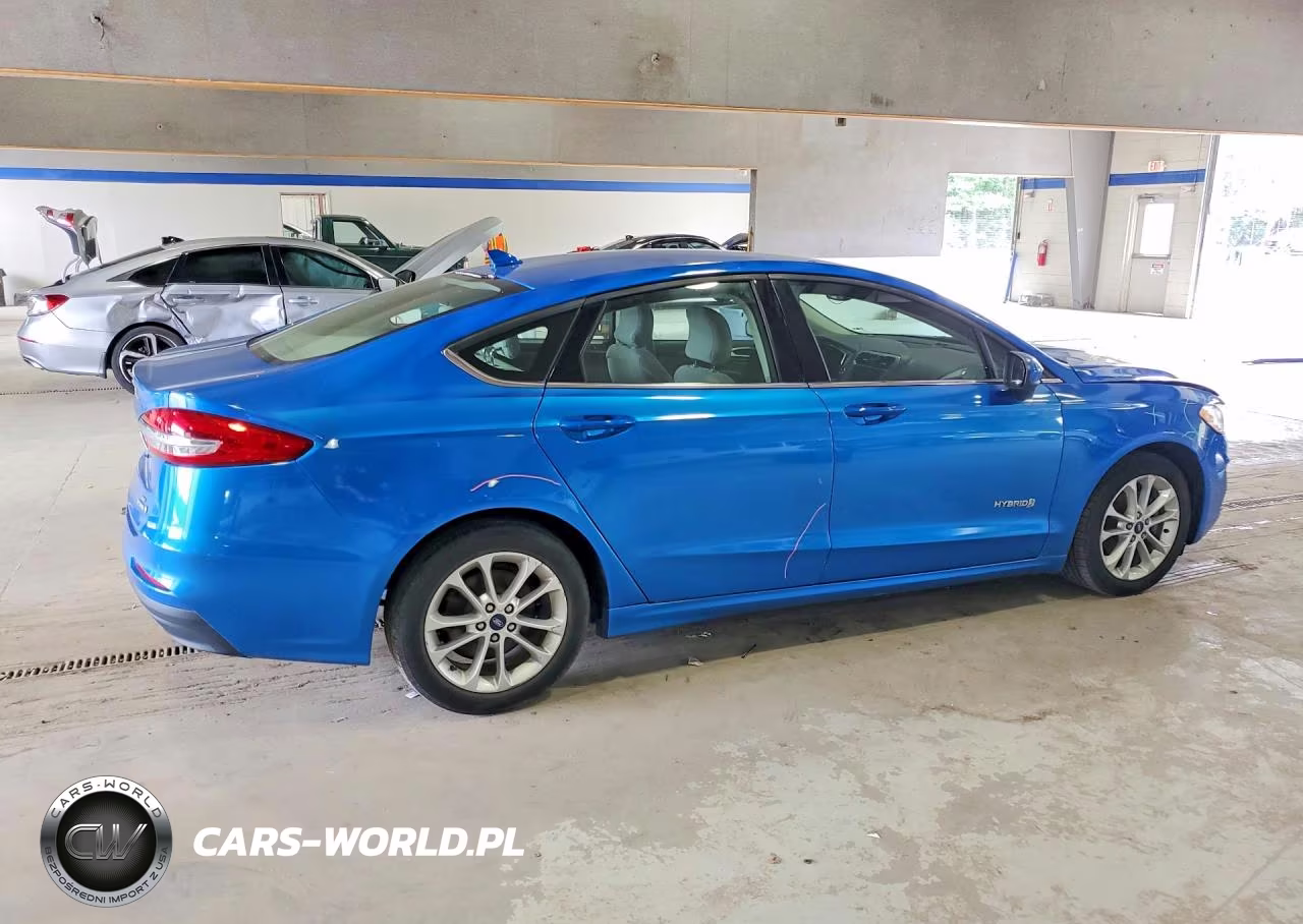 2019 Ford Fusion Se VIN:3FA6P0LUXKR100782 - 3