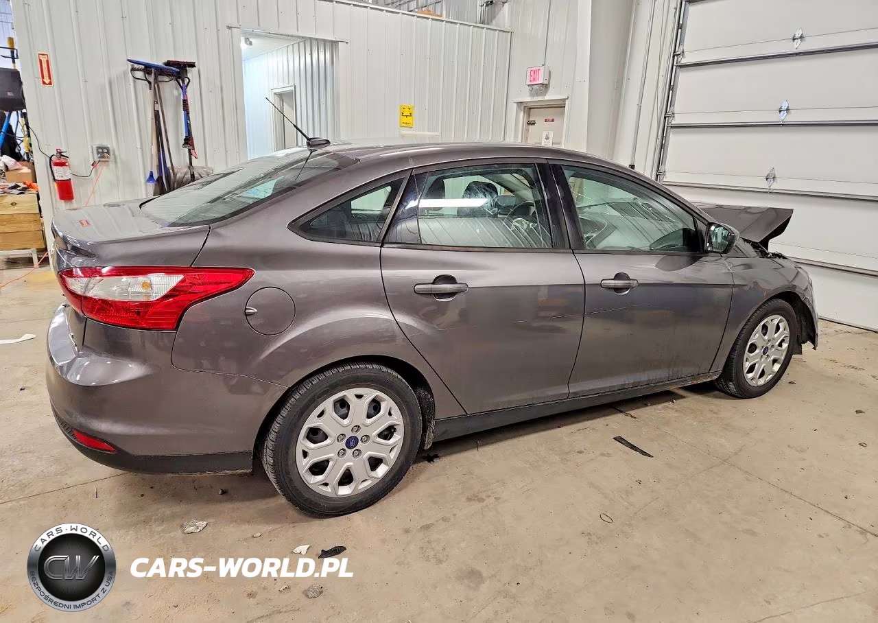 2012 Ford Focus Se VIN:1FAHP3F24CL382177 - 3