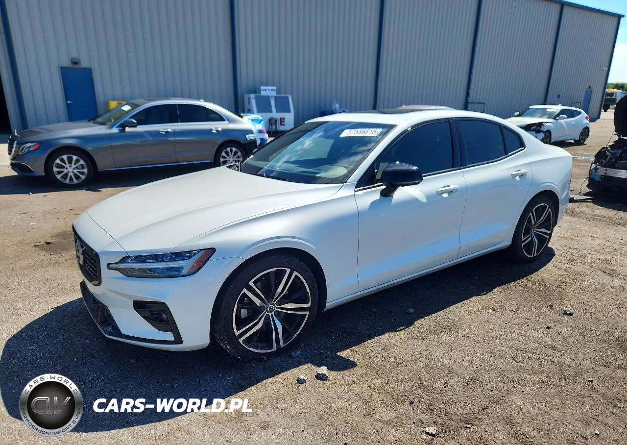 2021 Volvo S60 T5 R-Design – zdjęcie 1 z 13