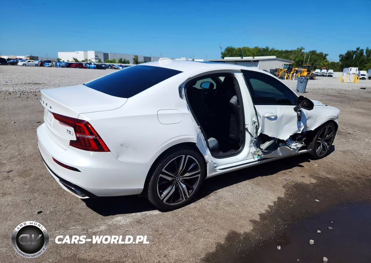 2021 Volvo S60 T5 R-Design VIN:7JR102FM8MG094573 - 3