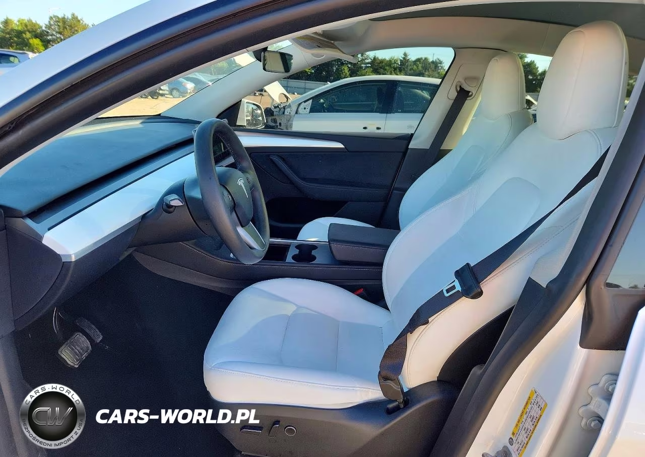 2024 Tesla Model Y VIN:7SAYGAEE2RF117301 - 7