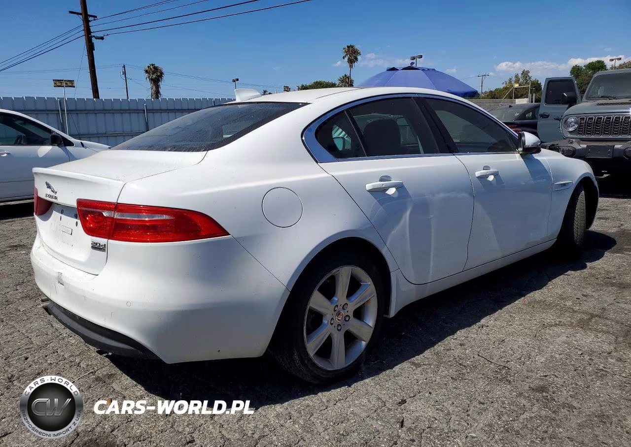 2017 Jaguar Xe Prestige VIN:SAJAK4BN3HA953940 - 3