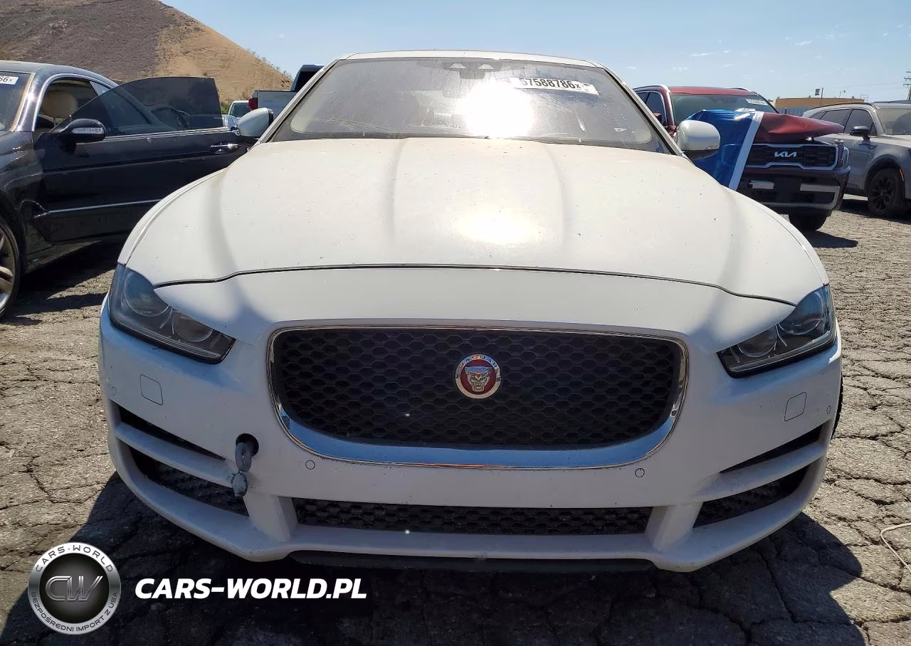 2017 Jaguar Xe Prestige VIN:SAJAK4BN3HA953940 - 5
