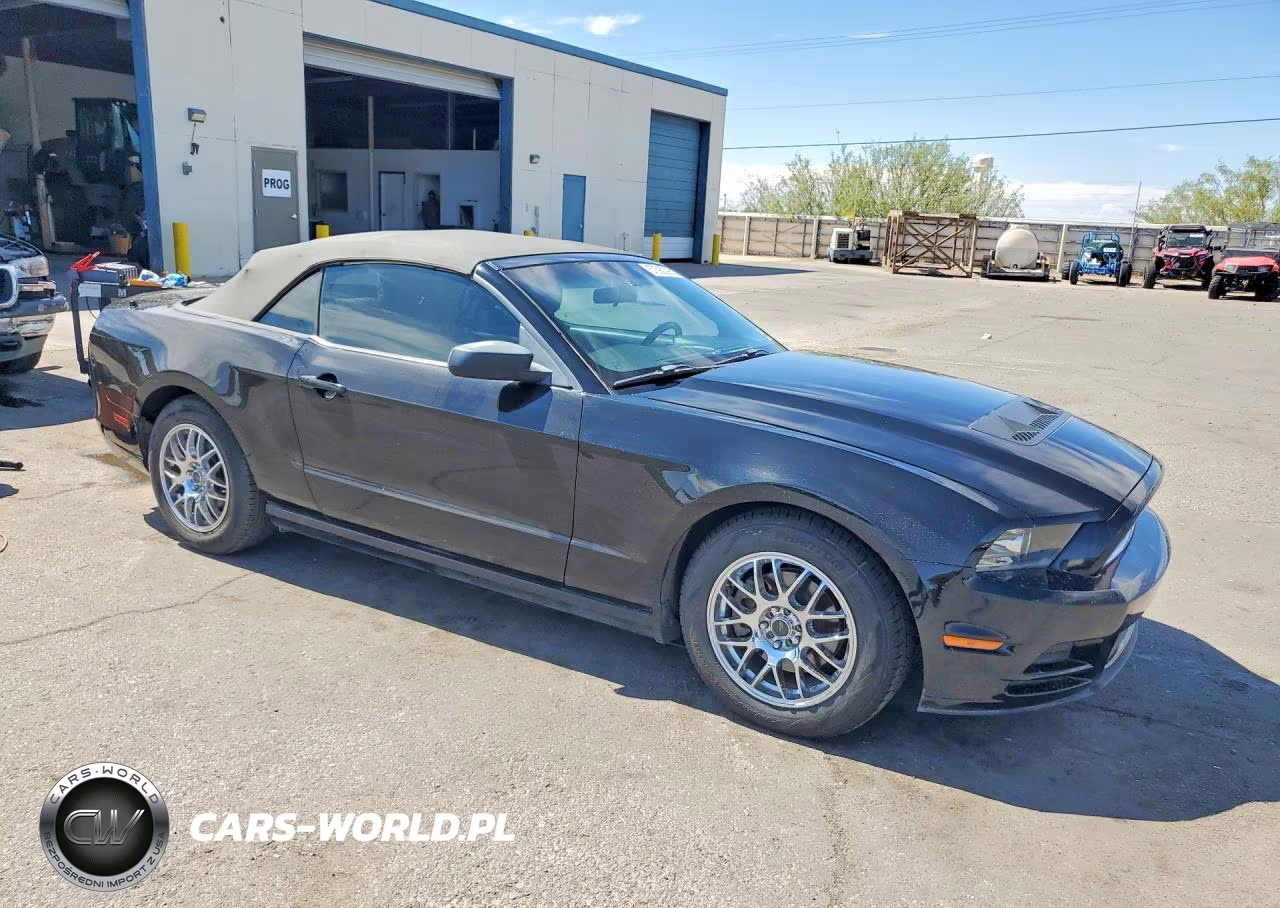 2013 Ford Mustang VIN:1ZVBP8EM0D5217066 - 4