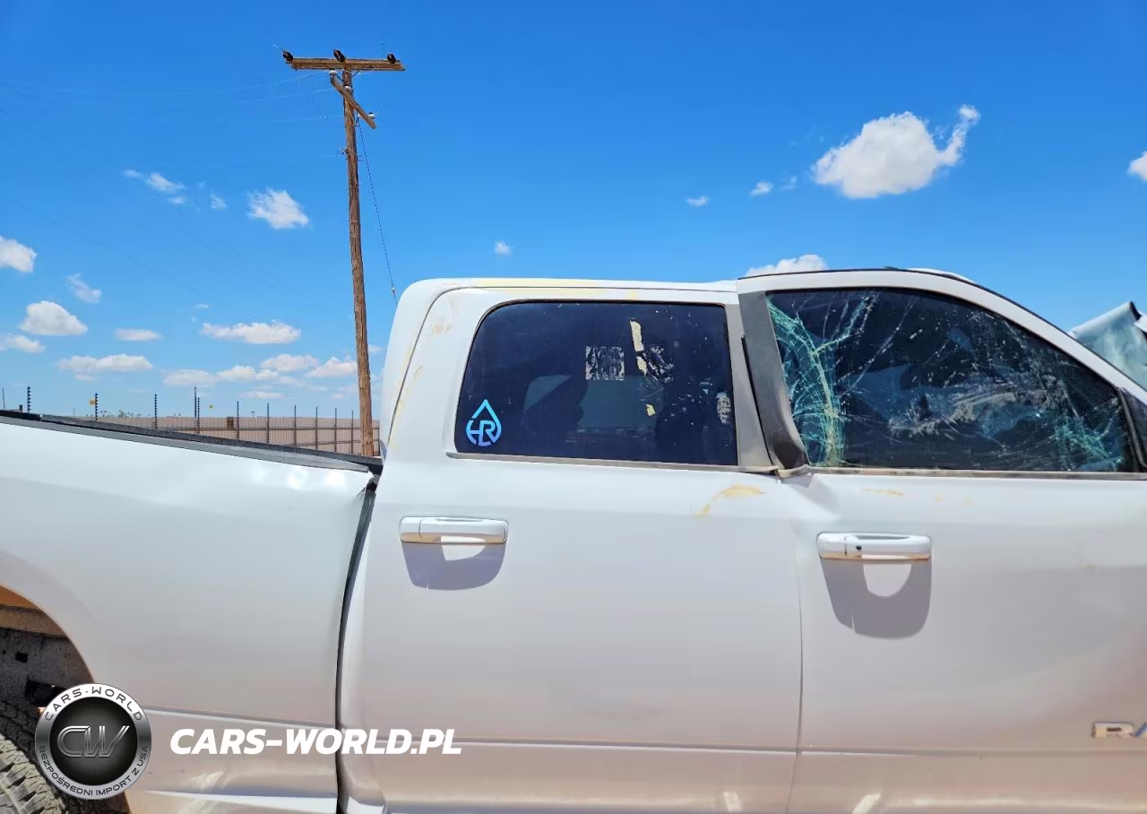 2025 Ram 2500 Laramie VIN:3C6UR5FLXSG567750 - 10