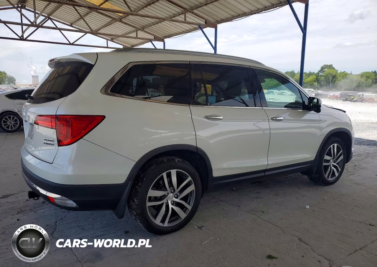 2017 Honda Pilot Touring VIN:5FNYF6H92HB013109 - 3