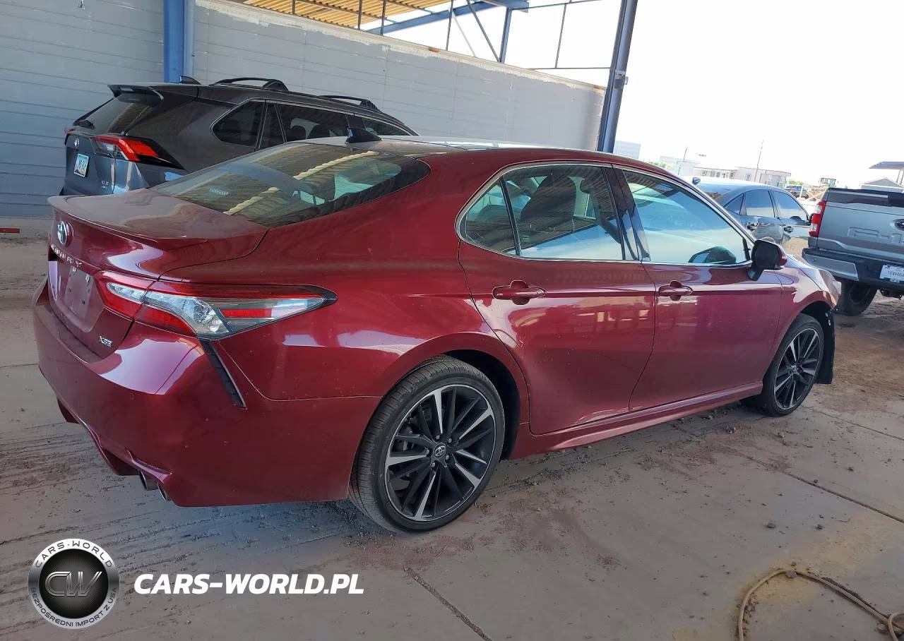 2018 Toyota Camry Xse VIN:4T1B61HK6JU663761 - 3