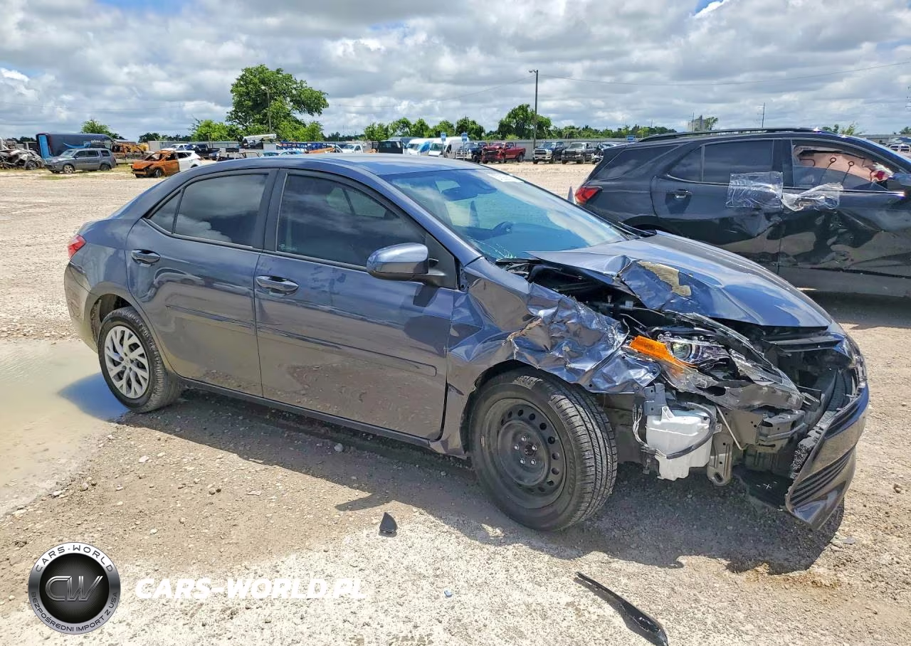 2017 Toyota Corolla Le VIN:5YFBURHE5HP658416 - 4