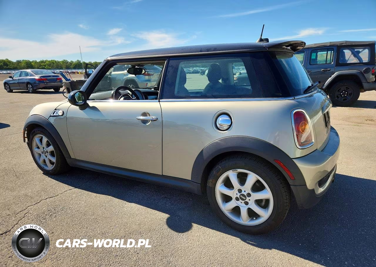 2008 Mini Cooper S VIN:WMWMF73598TT90233 - 2