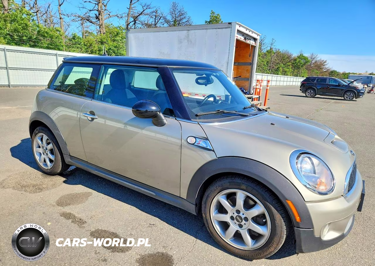 2008 Mini Cooper S VIN:WMWMF73598TT90233 - 4