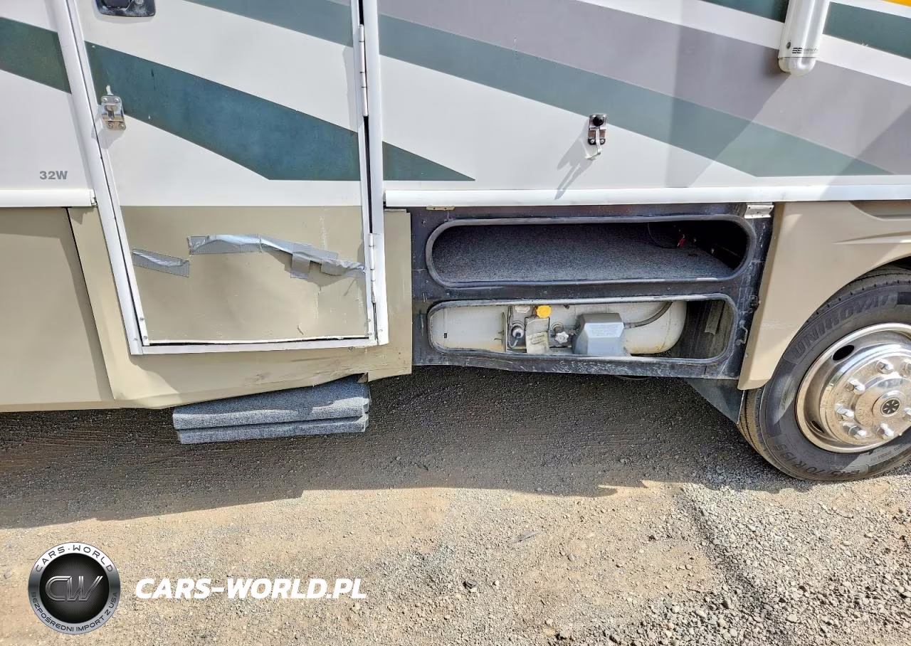 2004 Workhorse Custom Chassis Motorhome Chassis W22 VIN:5B4MP67G143391429 - 9