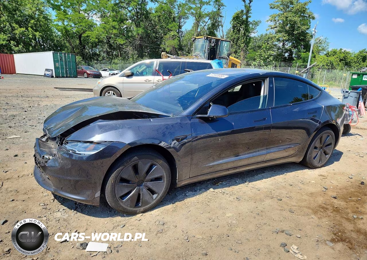 2025 Tesla Model 3 – zdjęcie 1 z 12