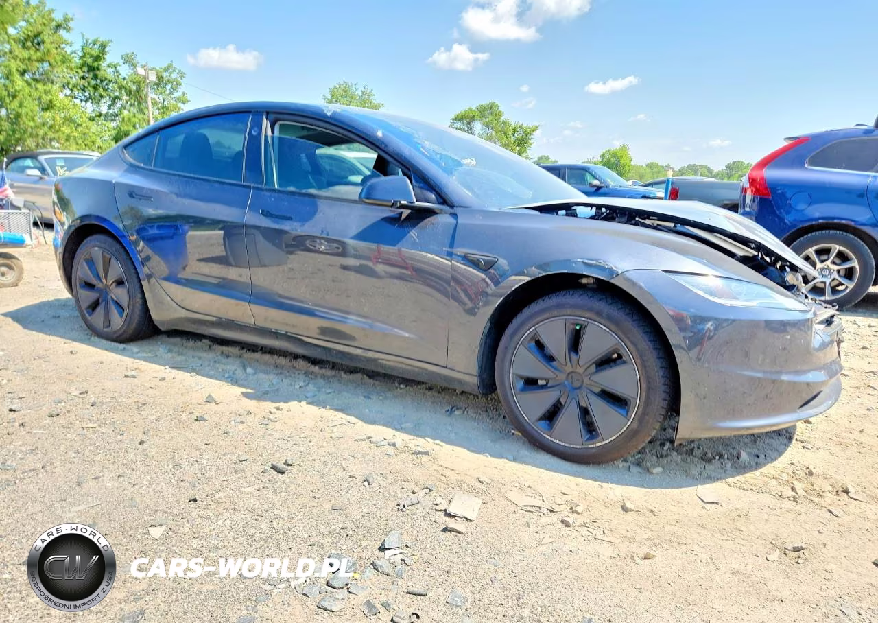 2025 Tesla Model 3 VIN:5YJ3E1EA2SF966327 - 4