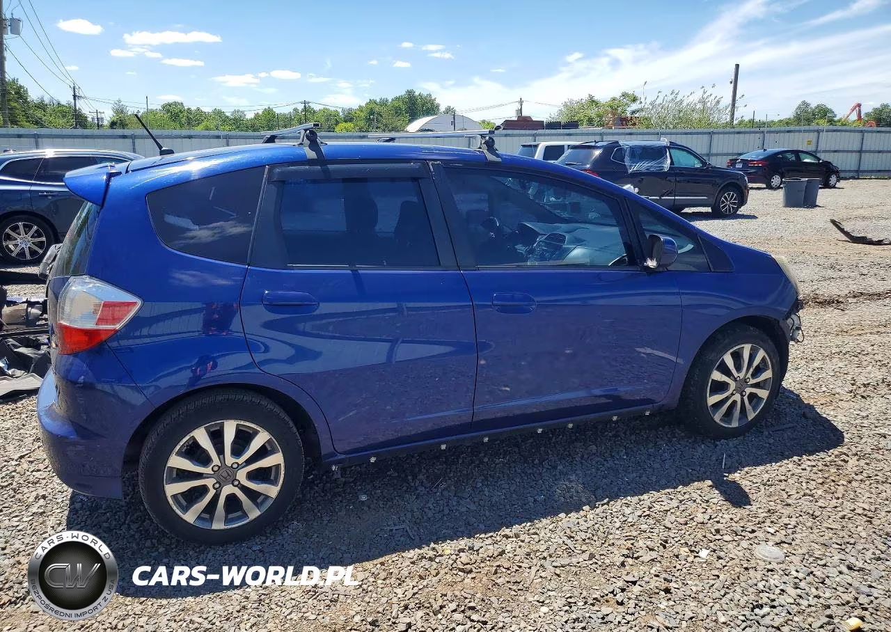 2012 Honda Fit Sport VIN:JHMGE8G54CC037697 - 3