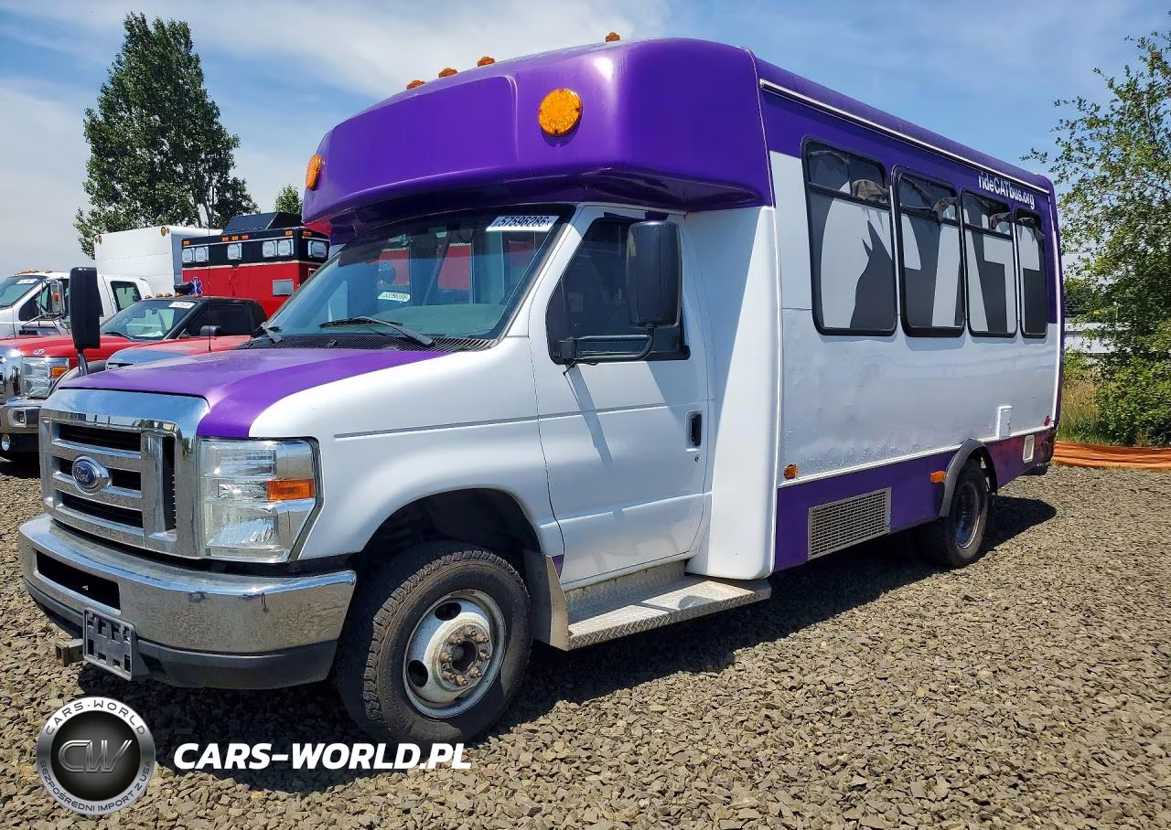 2017 Ford Econoline E450 Super Duty Cutaway Van