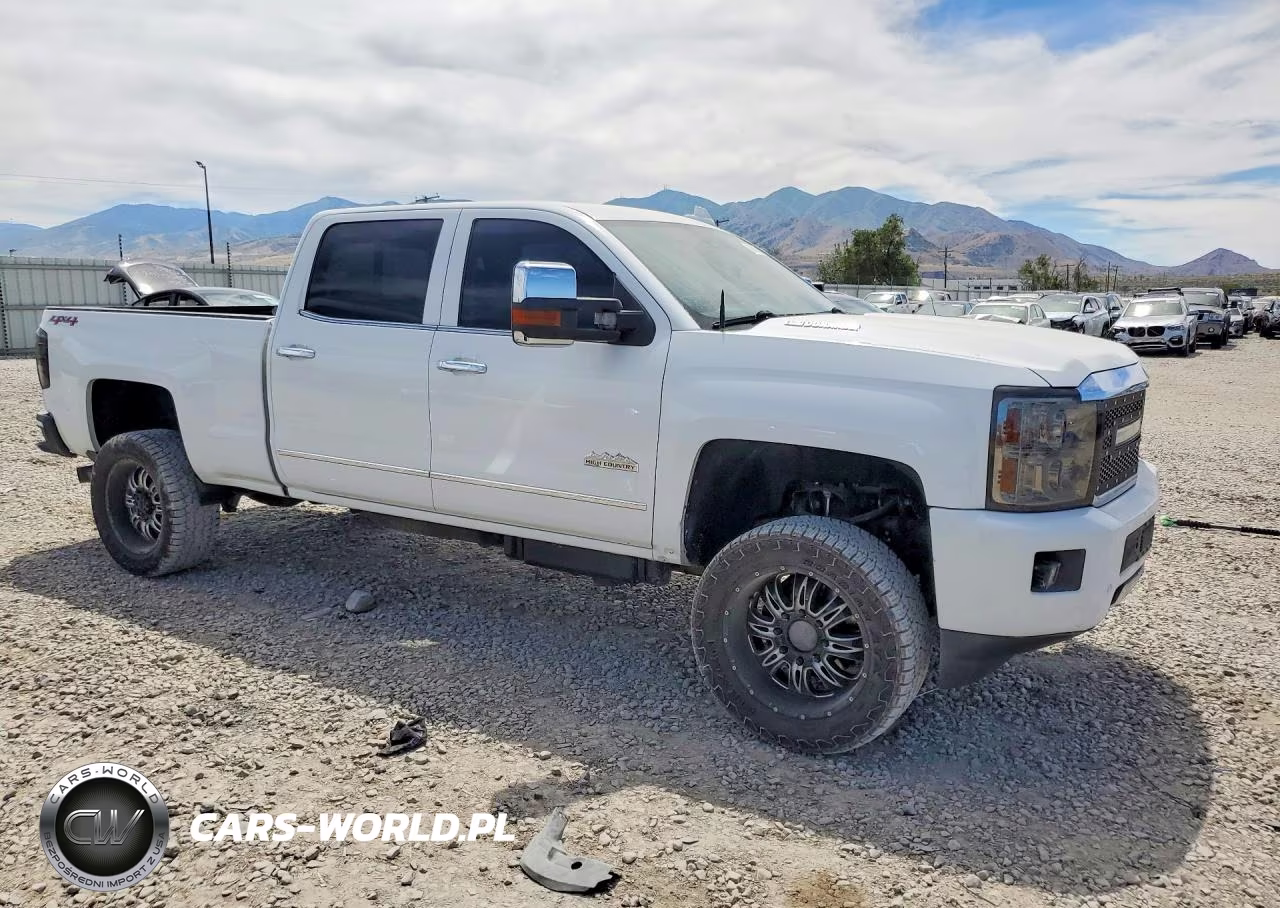 2015 Chevrolet Silverado K2500 High Country VIN:1GC1KXE80FF560757 - 4