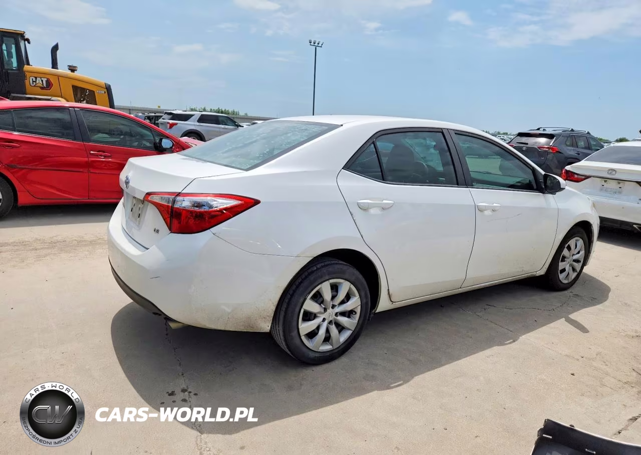 2016 Toyota Corolla Le VIN:5YFBURHE2GP379553 - 3