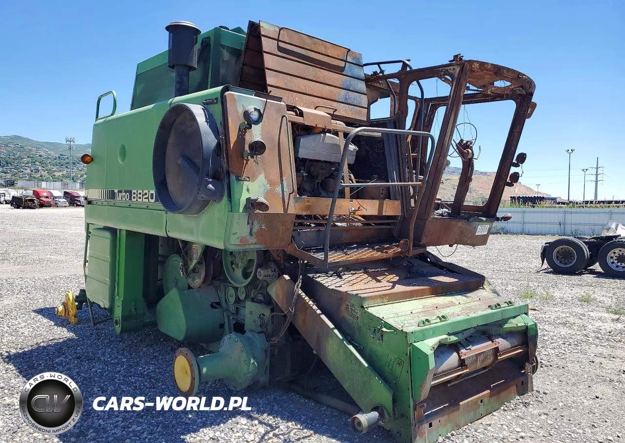 1986 John Deere 8820 Combine