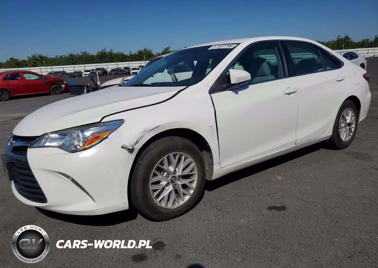 2016 Toyota Camry Le – zdjęcie 1 z 12
