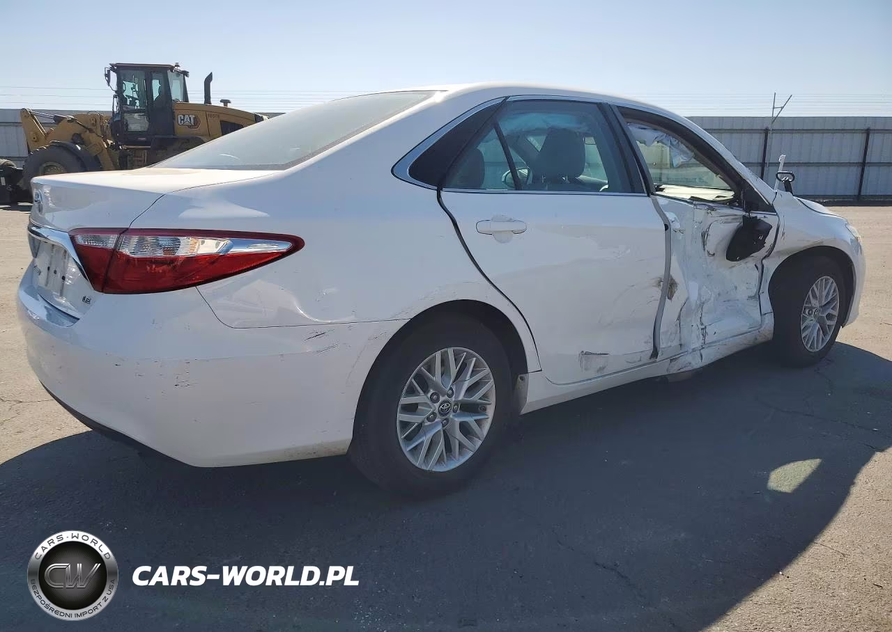 2016 Toyota Camry Le VIN:4T1BF1FK3GU240454 - 3