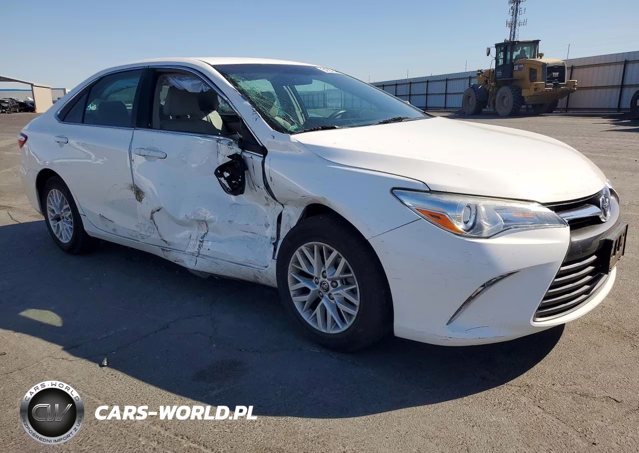 2016 Toyota Camry Le VIN:4T1BF1FK3GU240454 - 4
