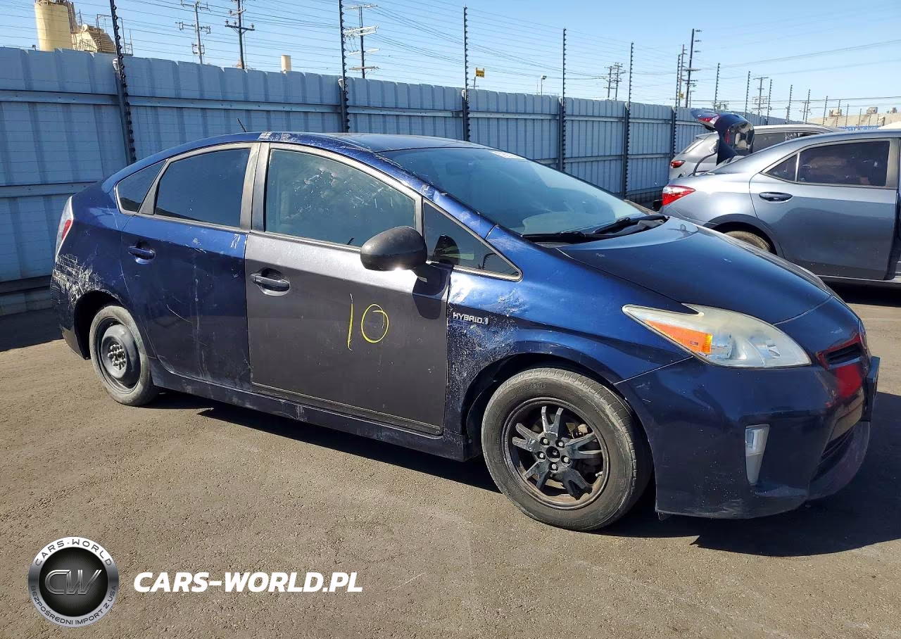 2015 Toyota Prius Two VIN:JTDKN3DU1F0458454 - 4
