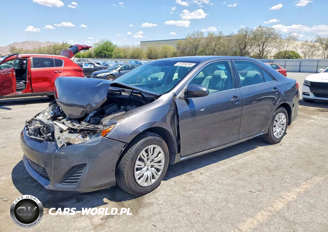 2014 Toyota Camry Le – zdjęcie 1 z 12