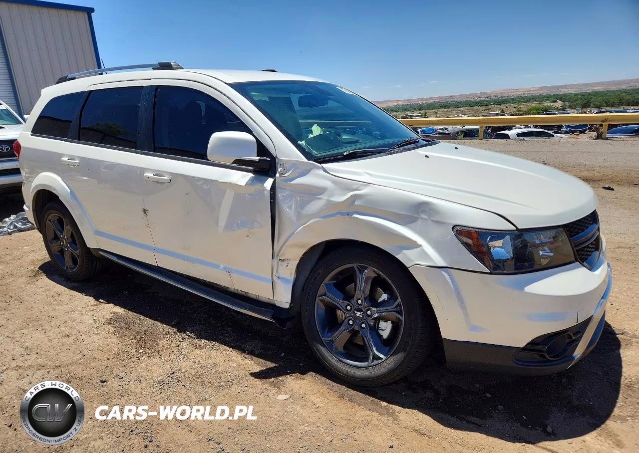 2019 Dodge Journey Crossroad VIN:3C4PDCGBXKT862594 - 4