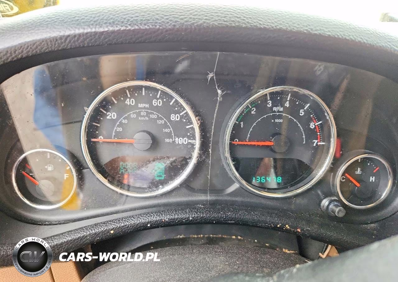 2011 Jeep Wrangler Unlimited Sahara VIN:1J4HA5H12BL530282 - 9
