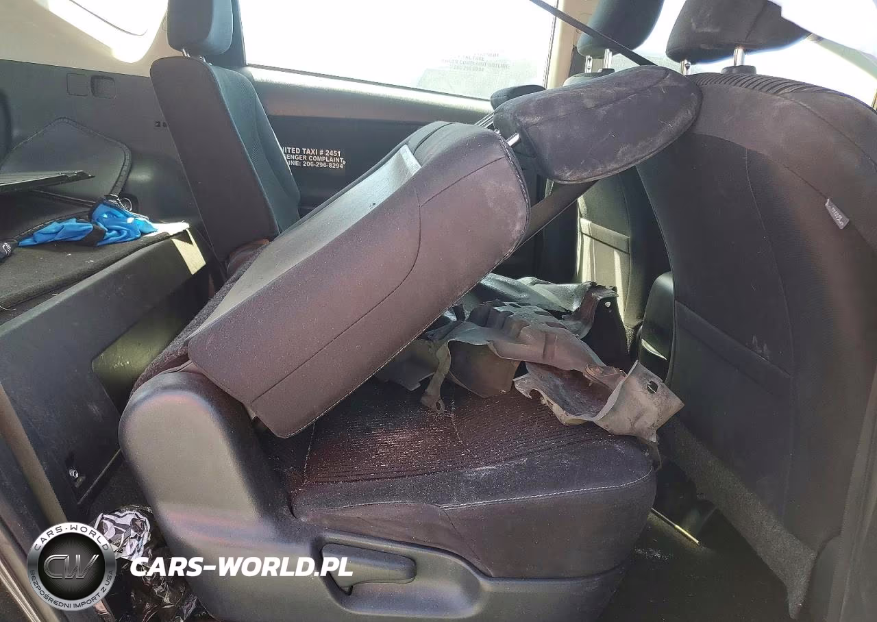 2017 Toyota Prius V Three VIN:JTDZN3EUXHJ070276 - 11
