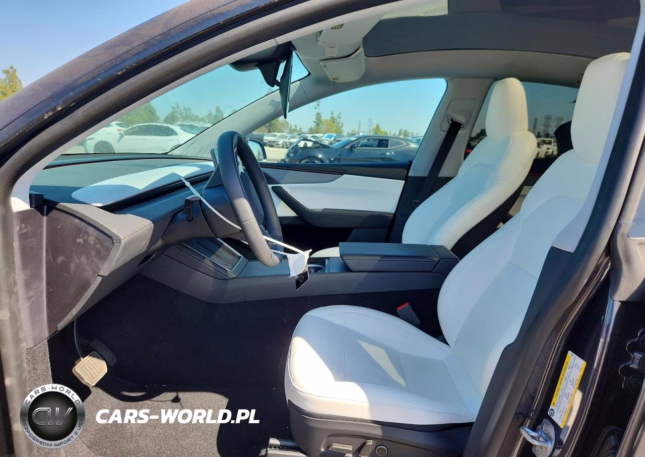 2026 Tesla Model Y VIN:7SAYGDEE3TF561943 - 7