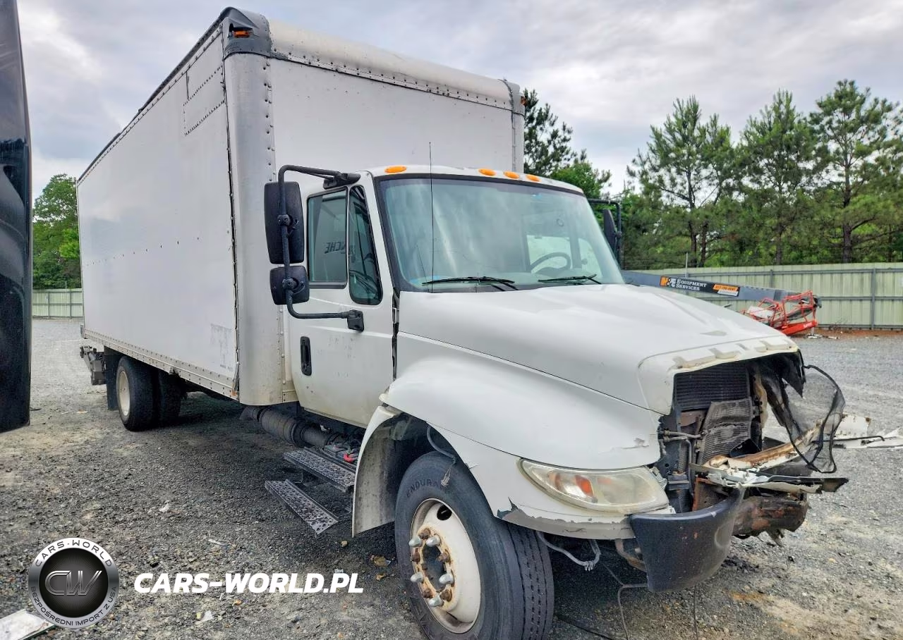 2015 International 4300 Box Truck