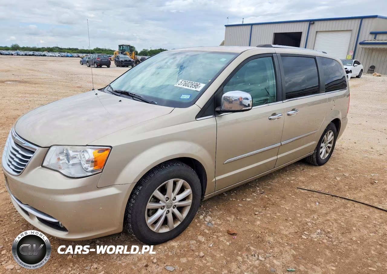 2016 Chrysler Town & Country Limited Platinum – zdjęcie 1 z 13