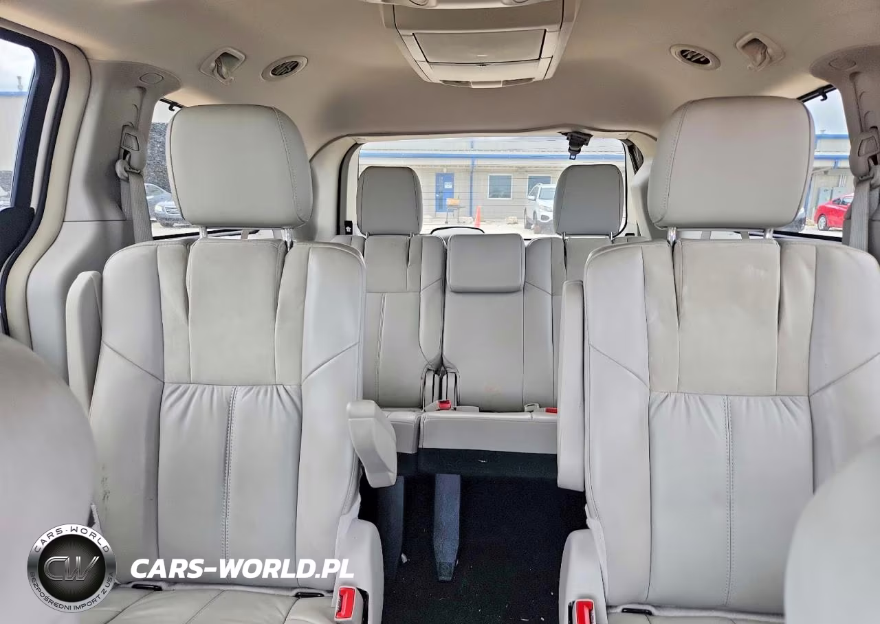2016 Chrysler Town & Country Limited Platinum VIN:2C4RC1GG8GR199791 - 10