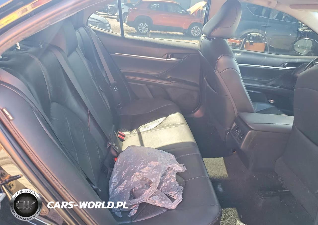 2018 Toyota Camry Xle VIN:4T1B11HK1JU117142 - 10