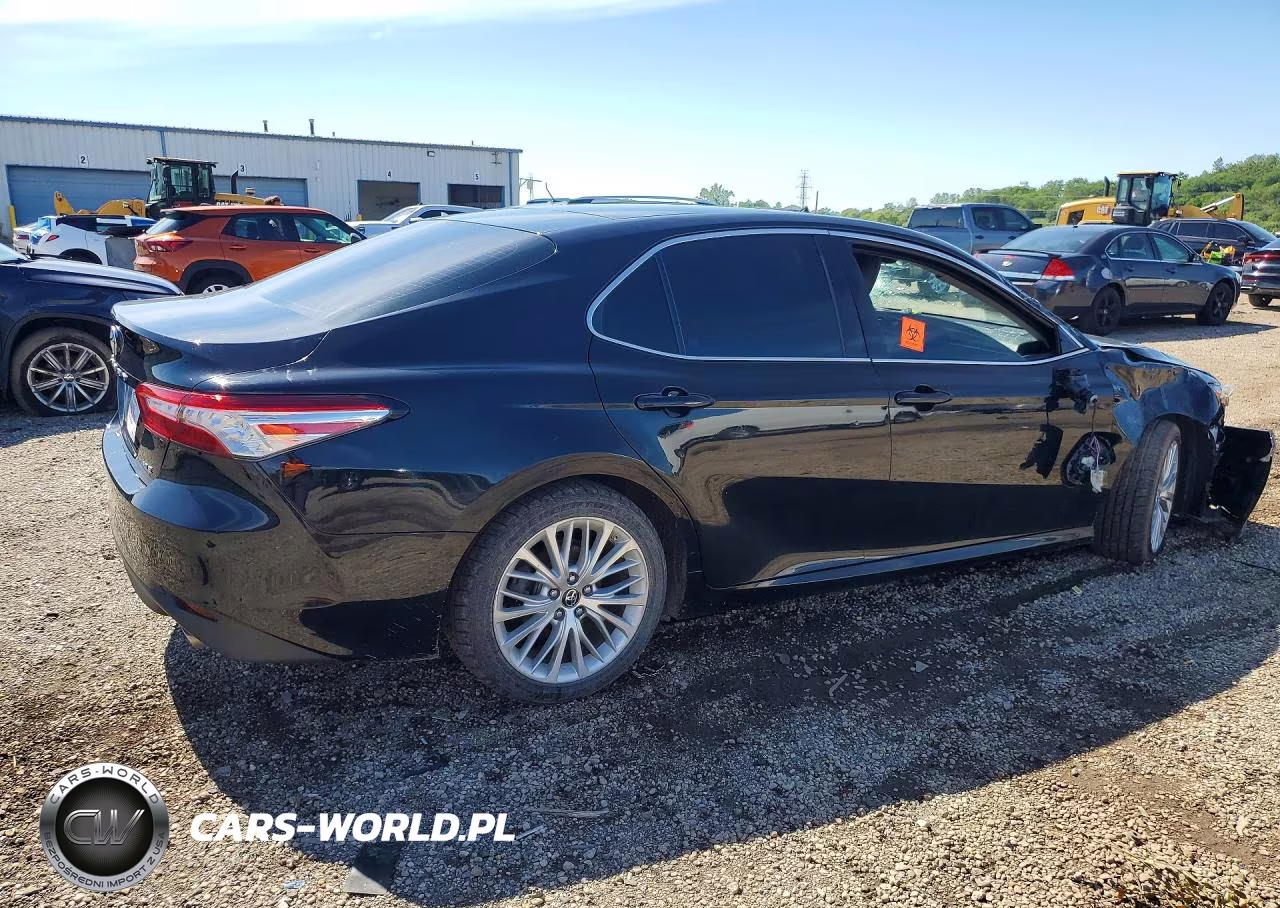 2018 Toyota Camry Xle VIN:4T1B11HK1JU117142 - 3