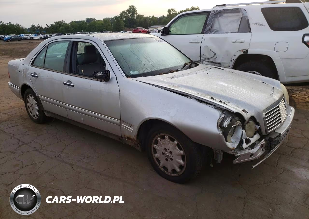 1999 Mercedes-Benz E320 VIN:WDBJF82H7XX014630 - 4