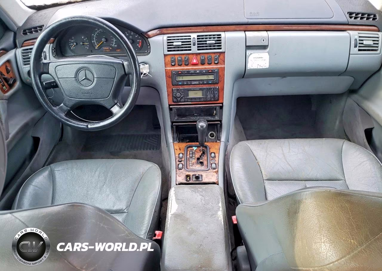 1999 Mercedes-Benz E320 VIN:WDBJF82H7XX014630 - 8